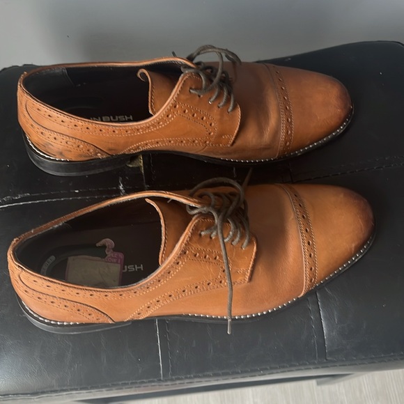 Men size 10 dress shoes for sale worn but in good condition. Worn 5-6 times - Picture 3 of 5